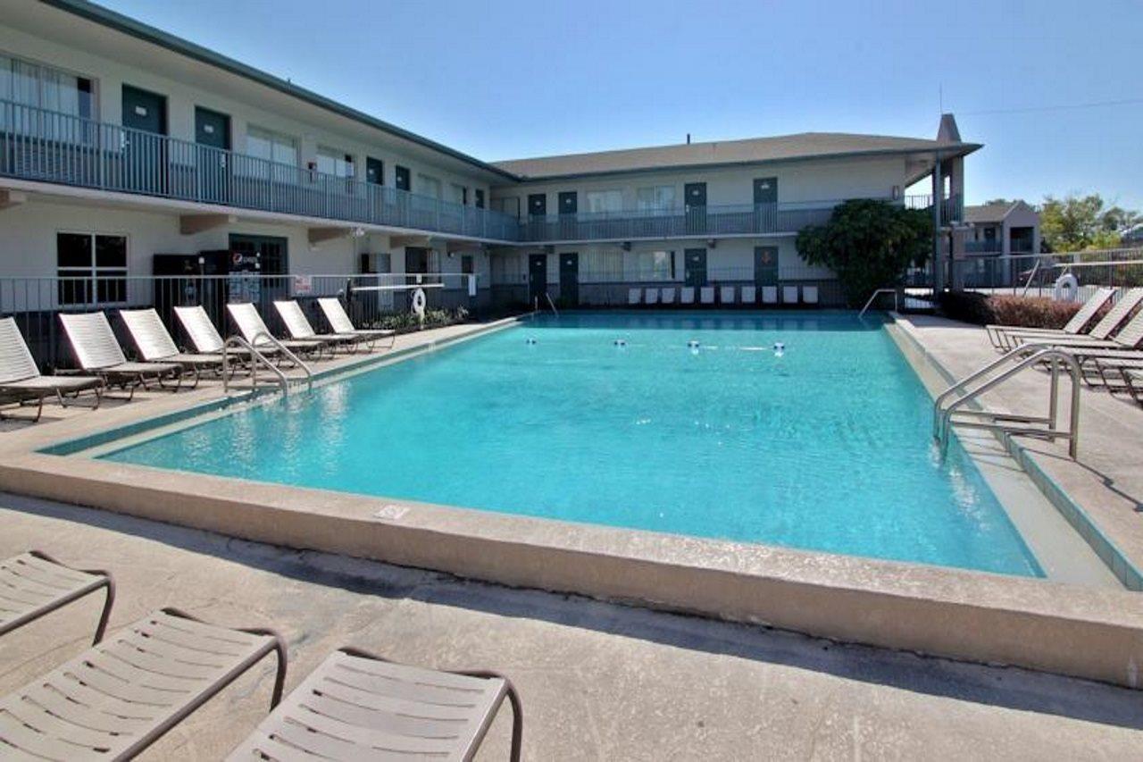 Super 8 By Wyndham Kissimmee Motel Exterior foto